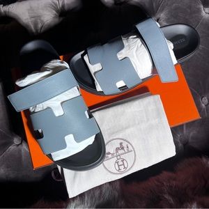 Hermes Chypre Sandals in Gris Antarctique